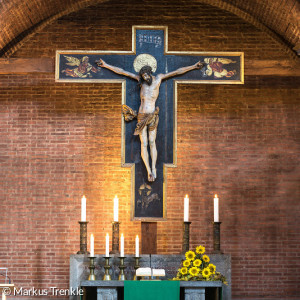 Altar und Kruzifix