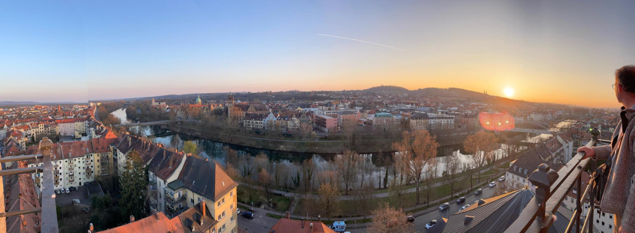 Panoramablick zum Sonnenuntergang