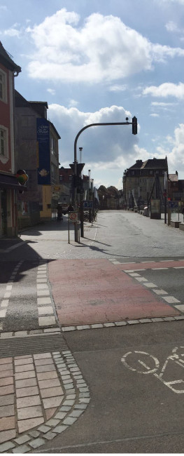 Menschenleere Straße